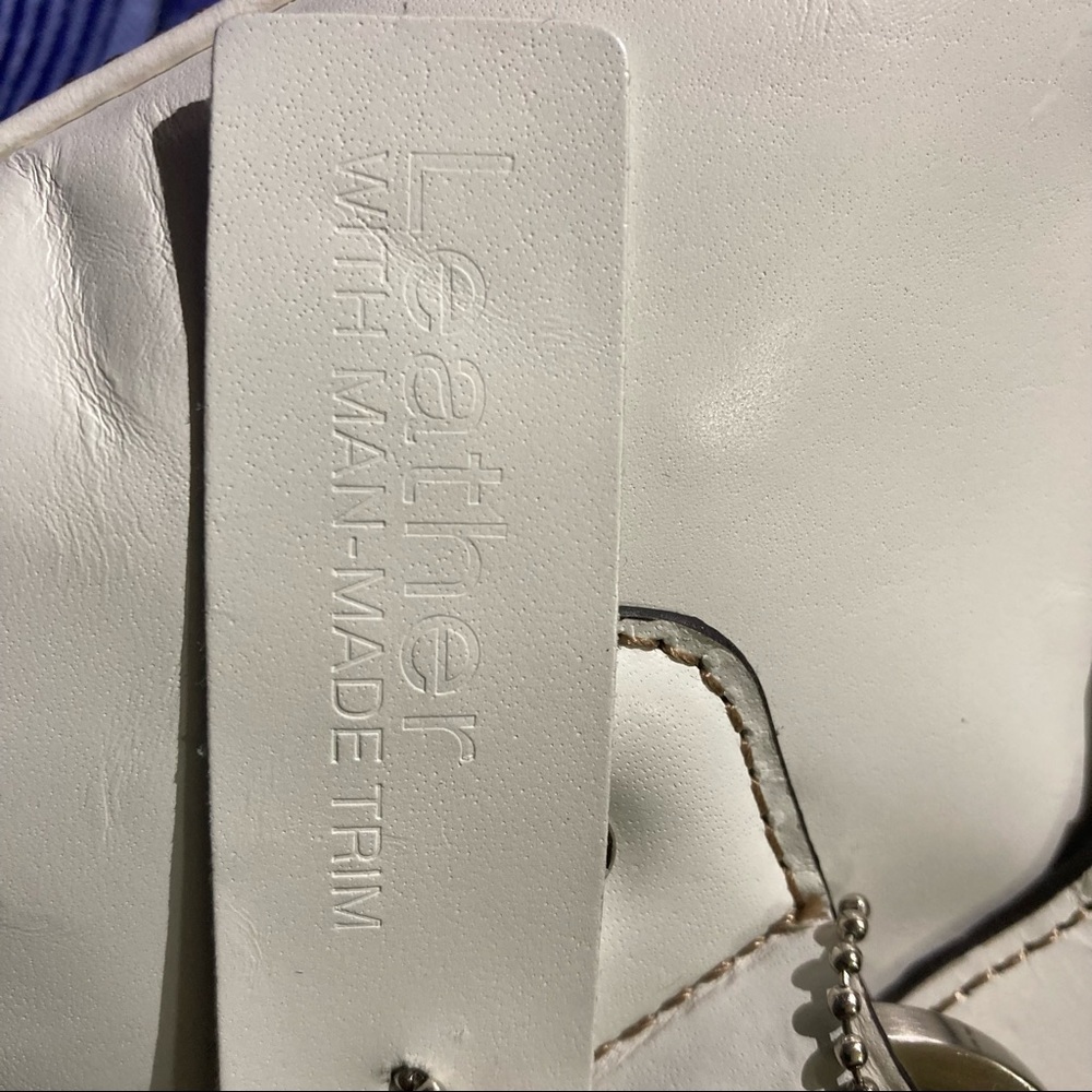 A beautiful NWT white leather shoulder bag. - Picture 3 of 10